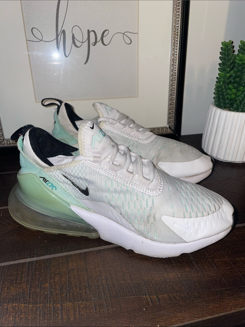 Nike Air Max 270 Sneakers White & Mint Foam Size 7.5 DQ7652-100